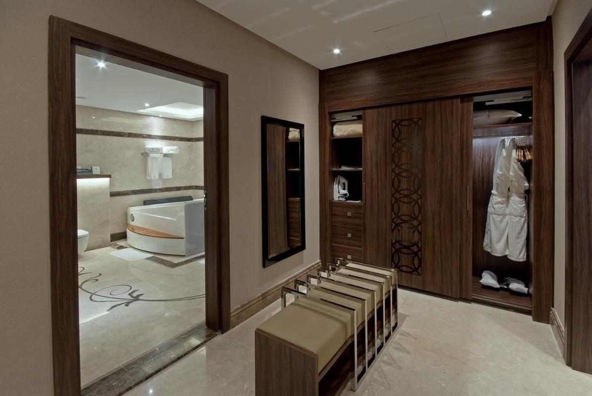 Casablanca Grand Hotel Dżedda Zewnętrze zdjęcie A bathroom in a luxury hotel