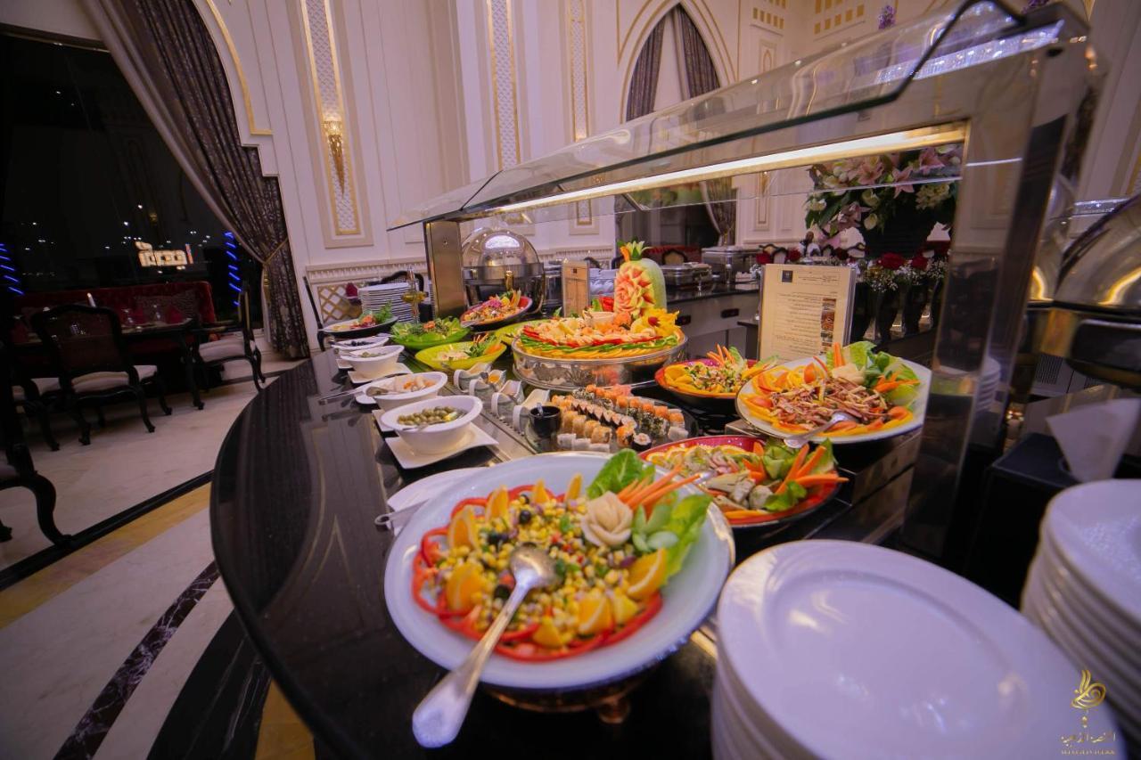 Casablanca Grand Hotel Dżedda Zewnętrze zdjęcie A buffet at a hotel